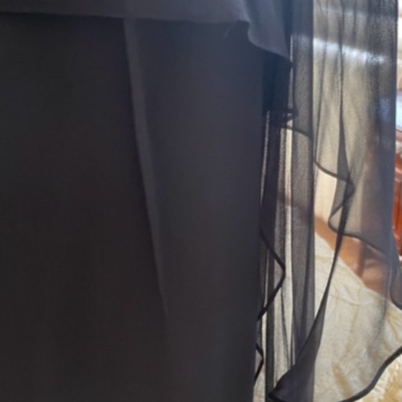 Teri Jon NWT Size 4 Black cocktail/wedding guest dress - Picture 3 of 4